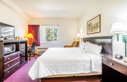 Wamego Hotel | Wamego Inn and Suites
