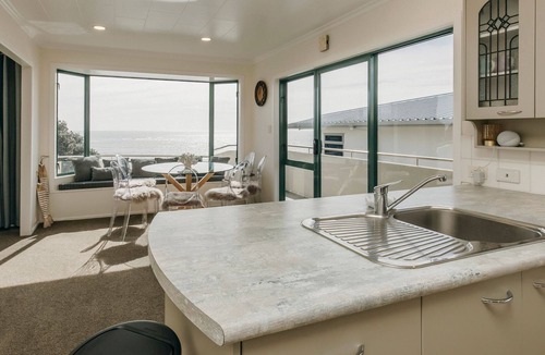 Bell Block House | WANAKA BAY WATERFRONT