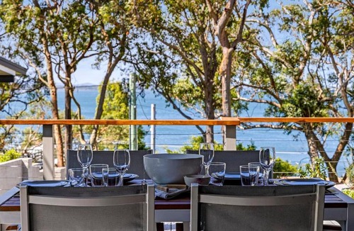 Salamander Bay House | Wanda Waterview Tranquil treetop surrounds