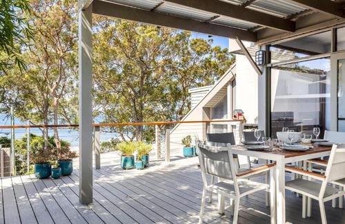 Salamander Bay House | Wanda Waterview Tranquil treetop surrounds
