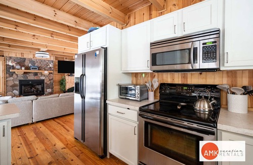 Saugatuck Cabin | Wander Inn - Updated Log Cabin near shared beach