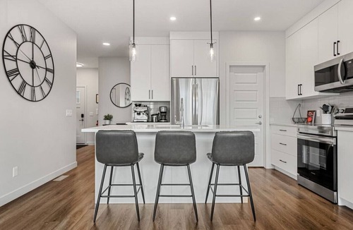 Cochrane Apartment | Wanderer`s Haven | Private Nordic Spa | Game Room