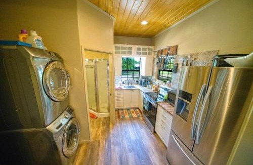 Dripping Springs House | Wanderin Star Farms - Live Oak Lodge
