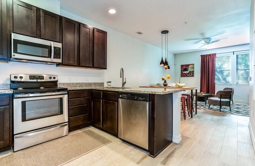 West Campus House | WanderJaunt | Tyler | 3BR Townhouse | Central Austin
