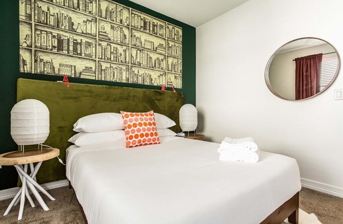 West Campus House | WanderJaunt | Tyler | 3BR Townhouse | Central Austin