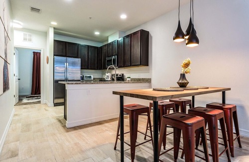 West Campus House | WanderJaunt | Tyler | 3BR Townhouse | Central Austin