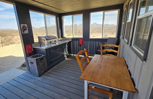 Alpine Cabin | Wanderlust & Desert Dust: 1B+1B Near Big Bend Park