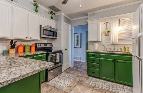 Amarillo House | WanderLust Mid-Mod House 3Br/2Ba/2Ga Near I27/I40
