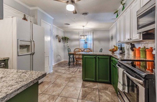 Amarillo House | WanderLust Mid-Mod House 3Br/2Ba/2Ga Near I27/I40