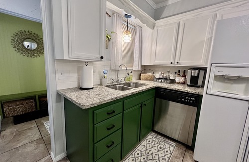 Amarillo House | WanderLust Mid-Mod House 3Br/2Ba/2Ga Near I27/I40