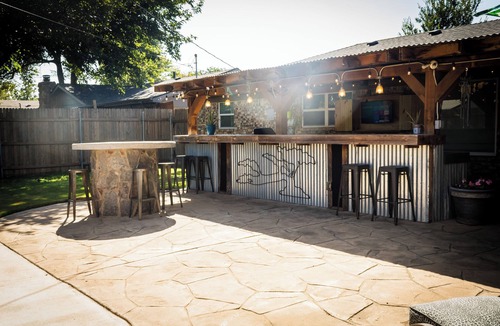 Amarillo House | WanderLust Mid-Mod House 3Br/2Ba/2Ga Near I27/I40