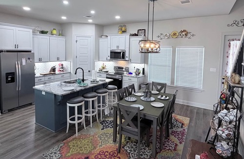 Shreveport House | Wanderlust: Modern Home with Luxury Tub & King Bed 15m to Downtown