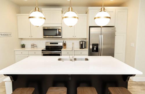 Washington Fields Condo | ✈️ Wanderlust - POOL IS OPEN!