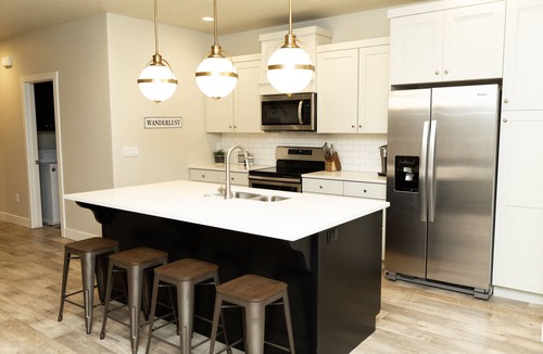 Washington Fields Condo | ✈️ Wanderlust - POOL IS OPEN!