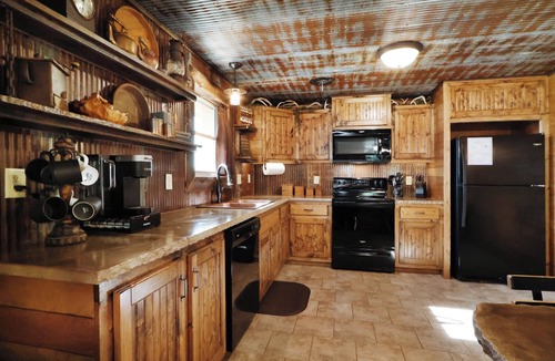 Grandview Plaza Apartment | Wanderlust Suite - 2 Bed, 2 Bath Getaway