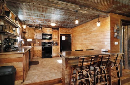 Grandview Plaza Apartment | Wanderlust Suite - 2 Bed, 2 Bath Getaway