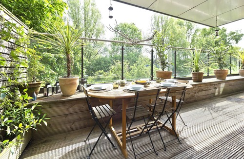 Earlsfield Apartment | Wandle Waters, by Veeve