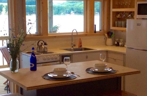 Dundee Cottage | Waneta Lakeside Cottage