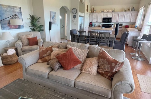 Port Alto House | Want to Get Away? Come "Seas the Bay!" in beautiful and tranquil Port Alto.