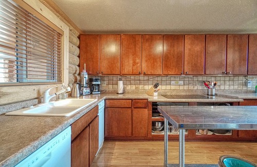Eagar Cabin | Wapiti Run Retreat - Secluded Log Cabin on 4 Acre Lot w/Mountain & Pond Views