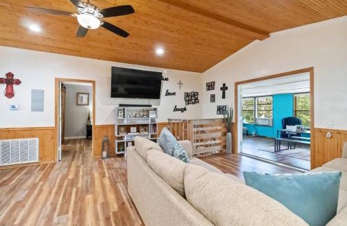 Springdale House | War Eagle Getaway