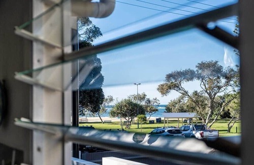 Moffat Beach House | Wara Wara on Moffat Beach Foreshore