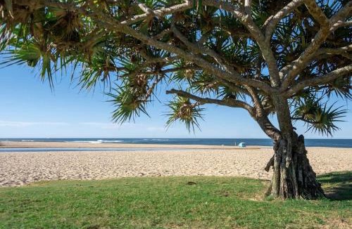 Moffat Beach House | Wara Wara on Moffat Beach Foreshore