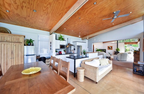 Paremoremo Cabin | Warblers Retreat