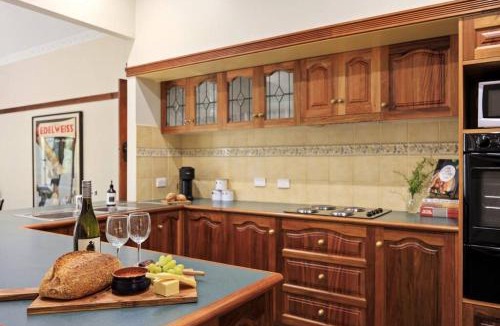 Warburton House | Warburton Stays Grand View