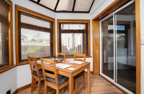 Dunfermline House | Wardlaw Retreat-WiFi-Parking