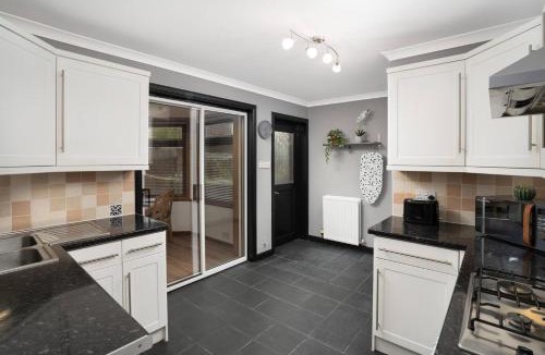 Dunfermline House | Wardlaw Retreat-WiFi-Parking