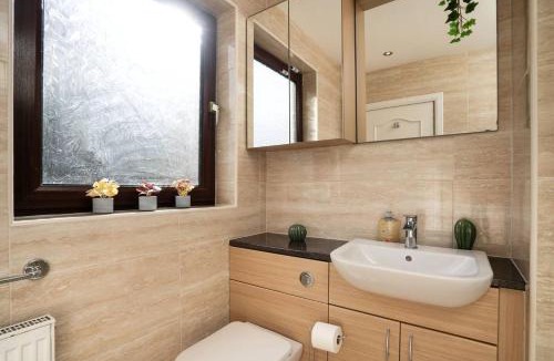 Dunfermline House | Wardlaw Retreat-WiFi-Parking