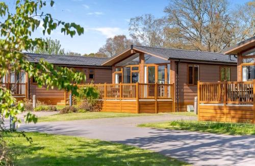 Holton Heath Resort | Wareham Forest Lodge Retreat