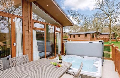 Holton Heath Resort | Wareham Forest Lodge Retreat