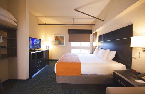 Salunga Hotel | Warehouse Hotel