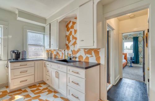 Hosford-Abernethy Apartment | Warhol Suite - Cozy Apartment - 92 WalkScore