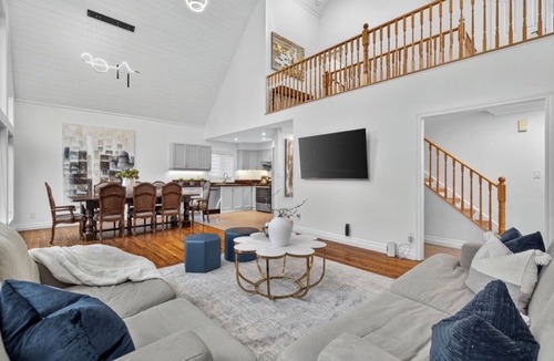 Richmond Hill House | Warm 4BedRms Home/High Ceilings Cross Lake Wilcox