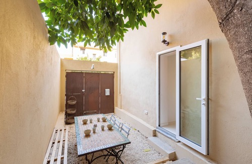Saint-Jean House | Warm and authentic town center house
