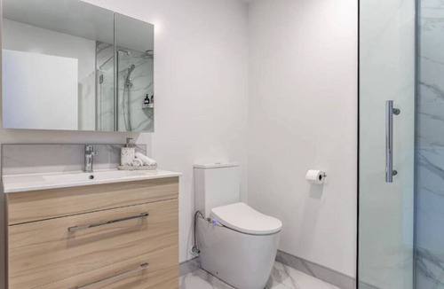 Henderson House | Warm and Bright 2 Bed Townhouse