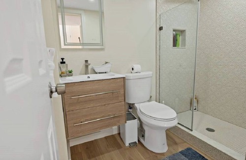 Capitol Heights Bed & Breakfast | Warm and Bright Home | Metro | 1 Min Walk | Md