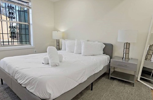 Capitol Heights Bed & Breakfast | Warm and Bright Home | Metro | 1 Min Walk | Md