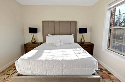 Capitol Heights Bed & Breakfast | Warm and Bright Home | Metro | 1 Min Walk | Md