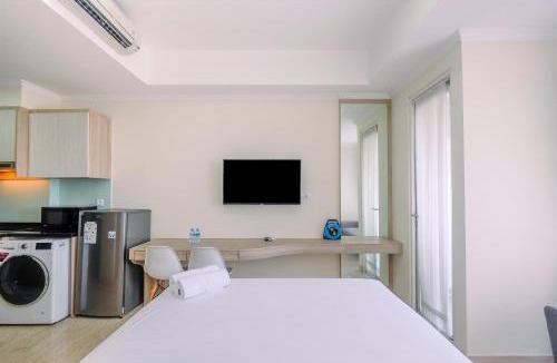 Cikini Apartment | Warm and Cozy Studio Room at Menteng Park Apartment By Travelio