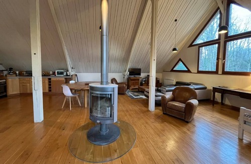 La Roche Foulques Bed & Breakfast | Warm and spacious architect-designed loft