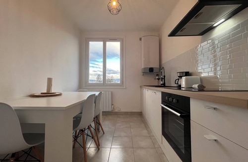 Villefranche-sur-Saone Apartment | Warm and bright accommodation