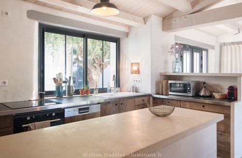 La Couarde-sur-Mer Villa | Warm and intimate villa with heated pool