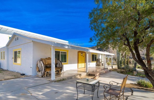 Morongo Valley House | Warm and inviting Rancho Morongo 2-story Gem