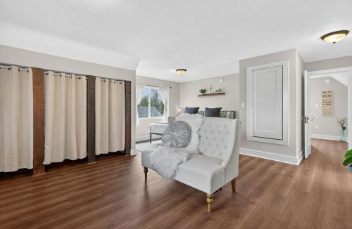 Hough House | Warm and Inviting 3BR Craftsman with Big Kitchen