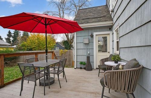 Hough House | Warm and Inviting 3BR Craftsman with Big Kitchen