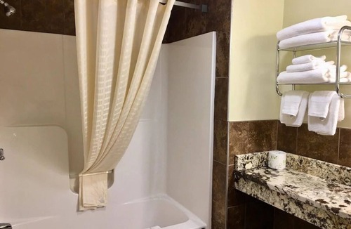 Sturbridge Hotel | Warm and Inviting Sturbridge Accommodation with Complimentary Breakfast